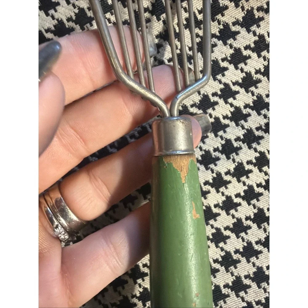 Wire Spatula Turner Green Wood Handle Primitive Farmhouse Kitchen Utensil VTG